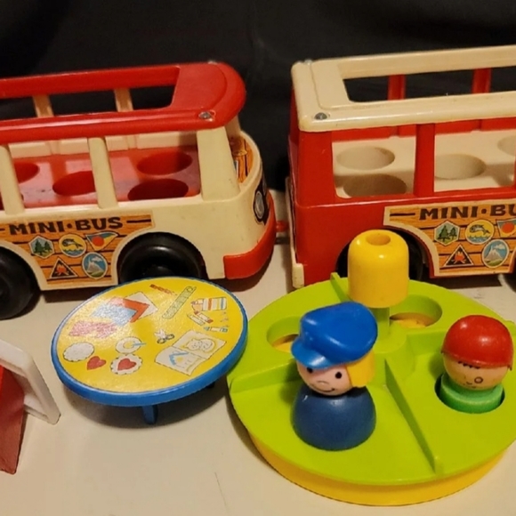 Vintage Fisher-Price bus - Picture 2 of 5